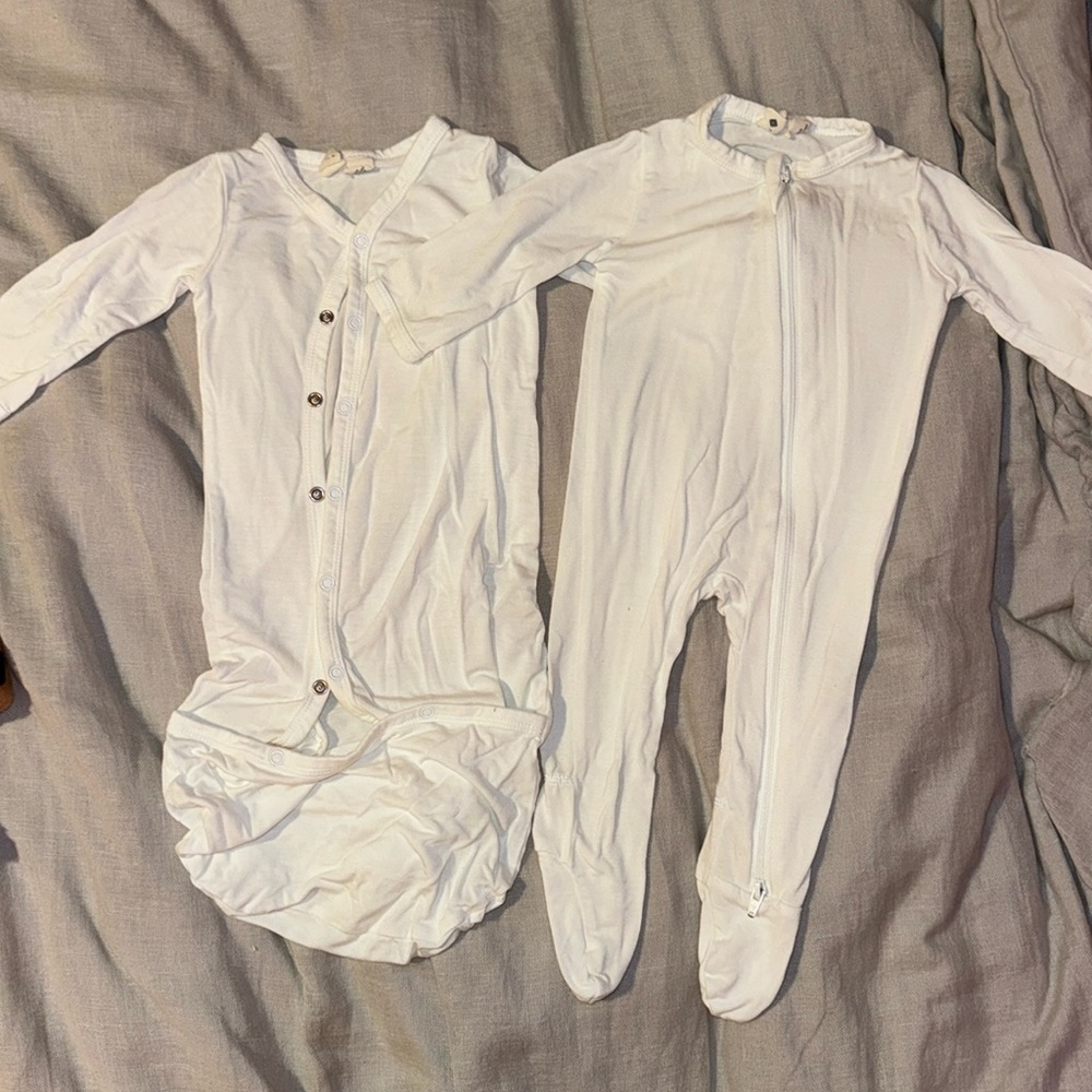 Kyte baby bundler gown and zippered footie in cloud